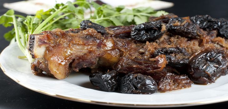 Rețetă pentru carne cu prune într-un multicarchet - o rețetă delicioasă de vacanță