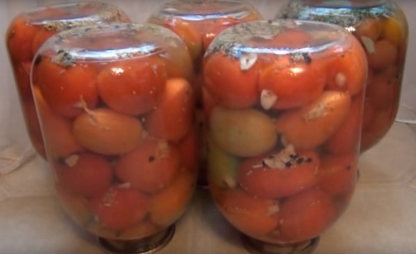 Tomate cu usturoi pentru iarnă, rețete. Recoltarea roșiilor cu usturoi pentru iarnă: o rețetă pentru gătit rapid, fără sterilizare, sărată fără scăldat