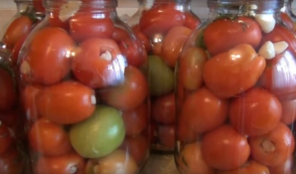 Tomate cu usturoi pentru iarnă, rețete. Recoltarea roșiilor cu usturoi pentru iarnă: o rețetă pentru gătit rapid, fără sterilizare, sărată fără scăldat