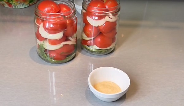 Tomate în gelatină pentru iarnă - rețete cu ceapă, fără sterilizare. Roșii decolorate în gelatină pentru iarnă