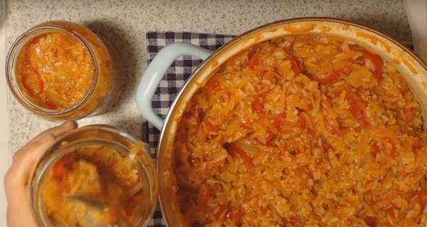 Salată cu orez și legume pentru iarnă. Retete de salata pentru iarna cu orez si rosii, dovlecei, morcovi