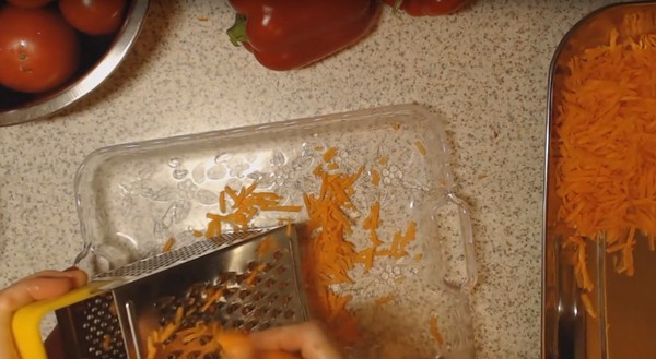 Salată cu orez și legume pentru iarnă. Retete de salata pentru iarna cu orez si rosii, dovlecei, morcovi