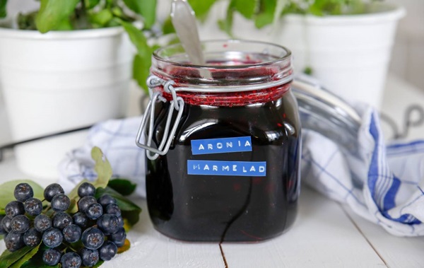 Jam din negru chokeberry