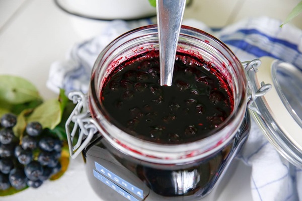 Jam din negru chokeberry