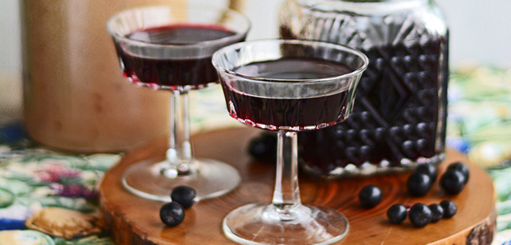 Vin de casa din chokeberry
