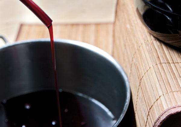 Vin de casa din chokeberry