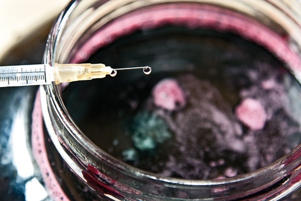 Vin de casa din chokeberry
