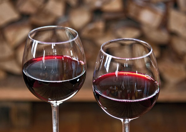 Vin de casa din chokeberry