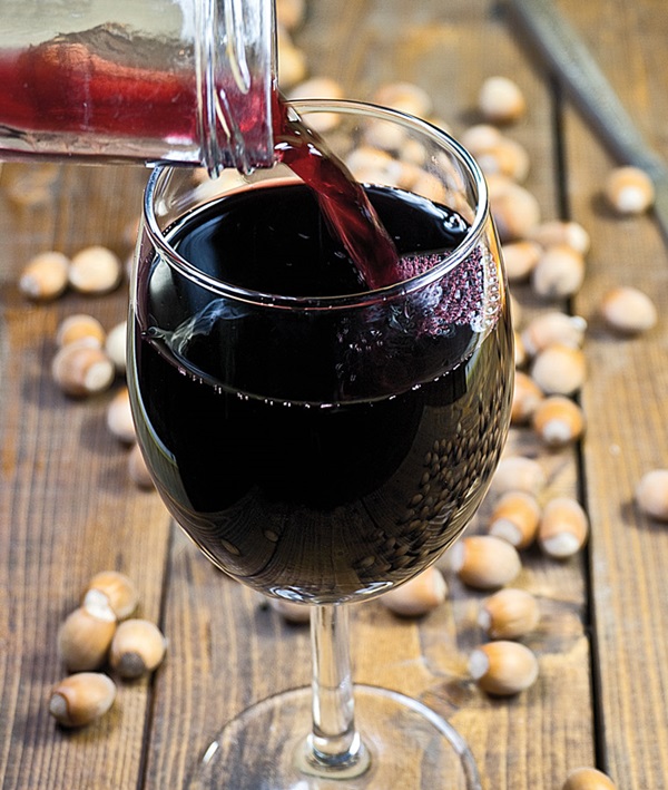 Vin de casa din chokeberry
