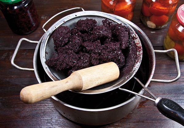 Vin de casa din chokeberry