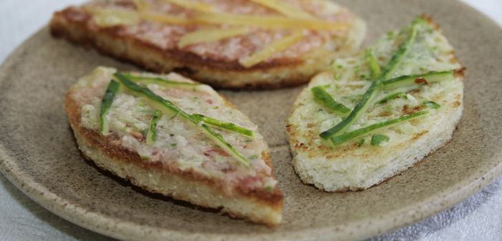 Delicioase sandwich-uri pe masa festivă