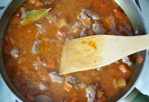 Rețetă delicioasă: tocană de carne în stil italian