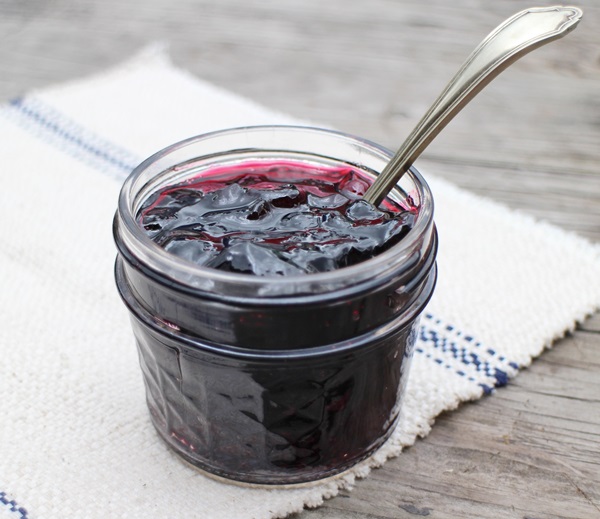 Delicioase jeleuri din coacăze negre - rețete