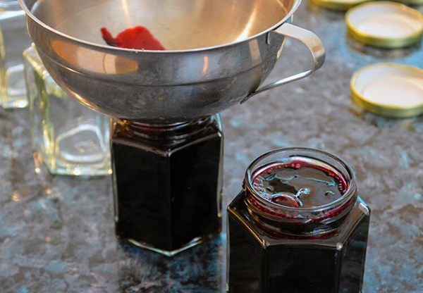 Delicioase jeleuri din coacăze negre - rețete