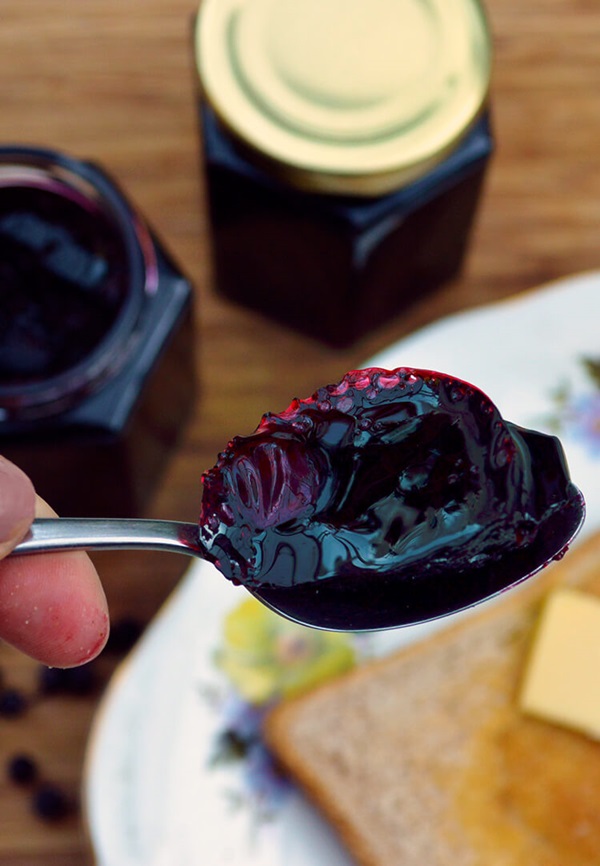 Delicioase jeleuri din coacăze negre - rețete