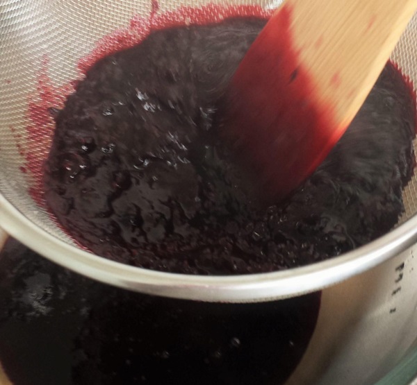 Delicioase jeleuri din coacăze negre - rețete