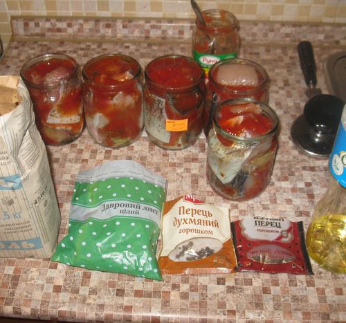 Acasă conserve de pește