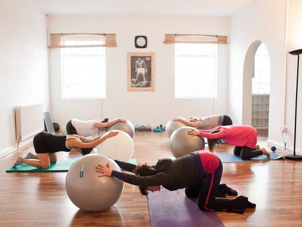 Gimnastică eficientă pentru femeile însărcinate pe fitball