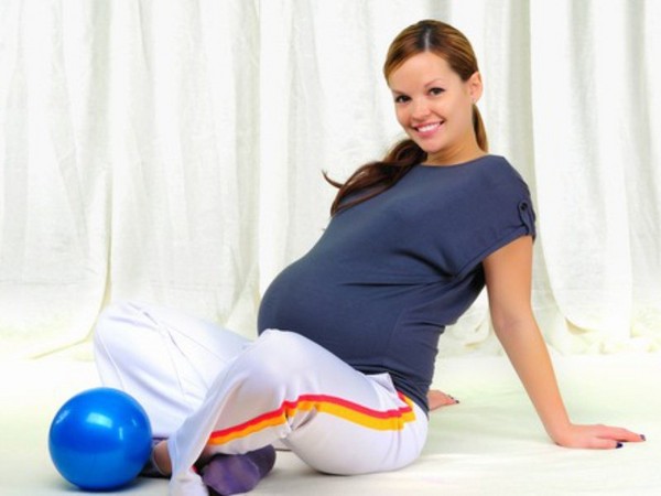 Gimnastică eficientă pentru femeile însărcinate pe fitball