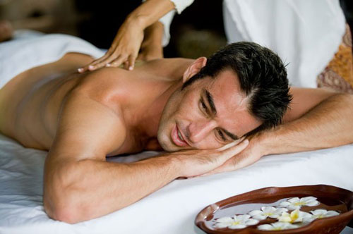 Cum sa faci un masaj de spate relaxant pentru barbati