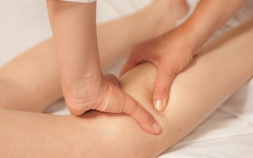 masseurul își gătește piciorul